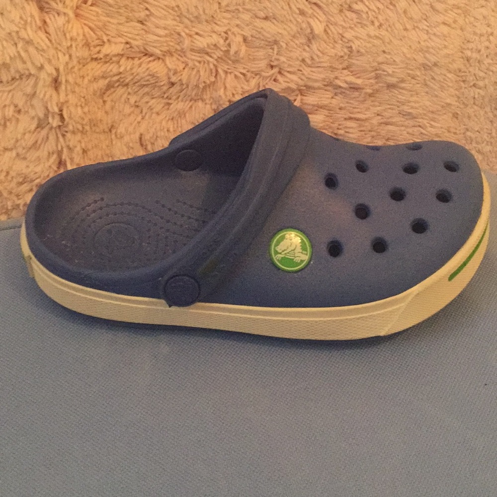 Crocs. - Picture 3 of 4